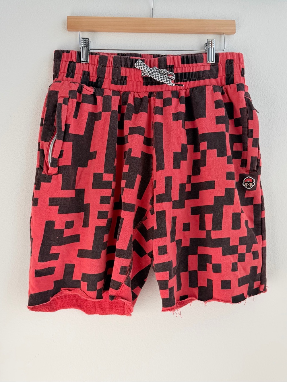 TRUKFIT Red Black Graphic Sweat Shorts Mens L Zip Pocket Raw Hem Streetwear